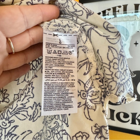 Old Navy Gray Pleated Blouse with V-Neck - Picture 6 of 8